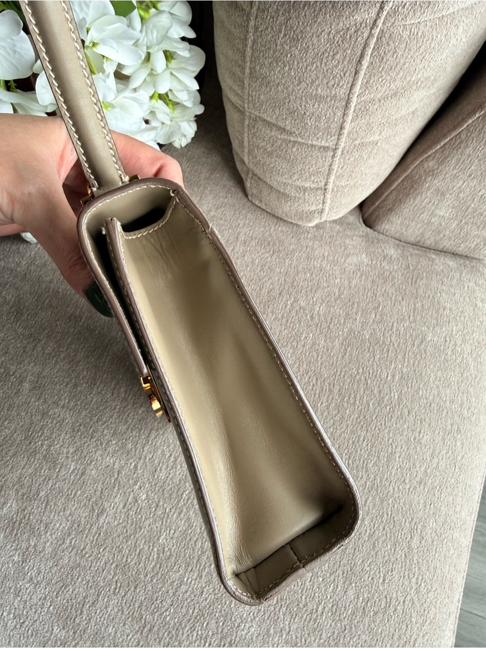Salvatore Ferragamo Beige Leather Shoulder Bag with Gold Hardware Authentic - Picture 4 of 13
